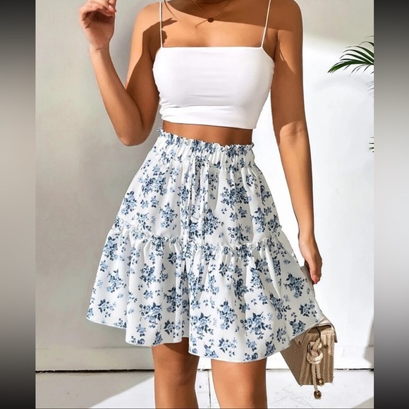NWOT SHEIN Holidaya Floral Print Ruffle Hem Blue White Skirt Women’s Size Small - Picture 1 of 9